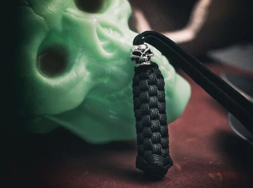 Böker Plus 09BO773 Black Skull Lanyard Schwarz -Victorinox Verkaufsgeschäft 995bef719dc62c2d6aa624d52745f545